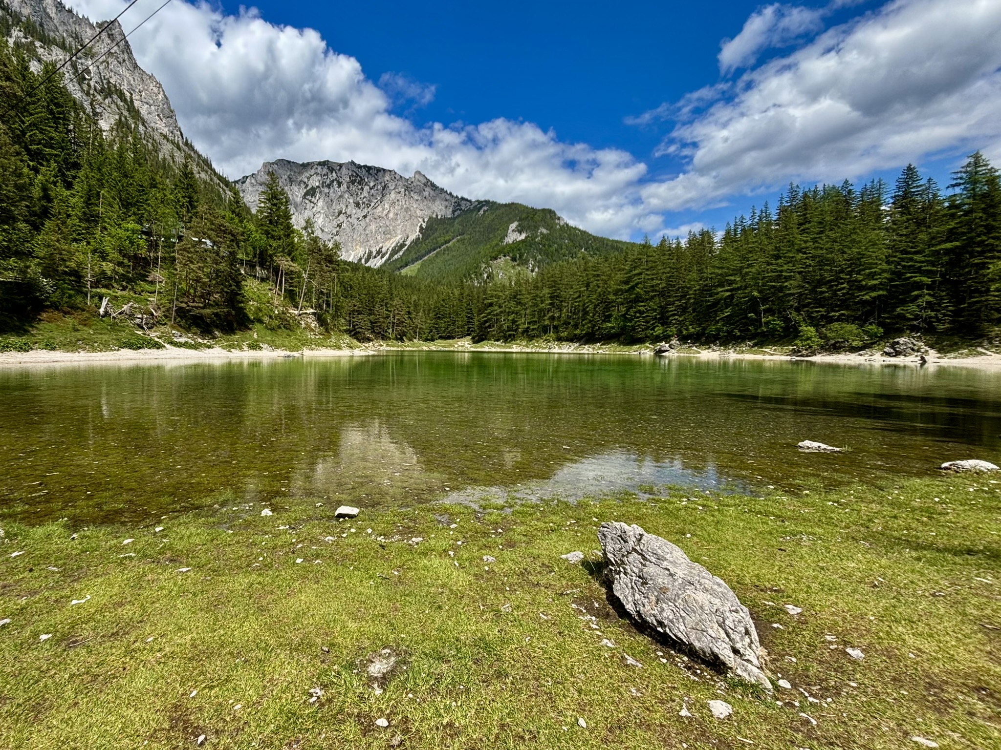Grüner See in der Steiermark, Berge, Ufer