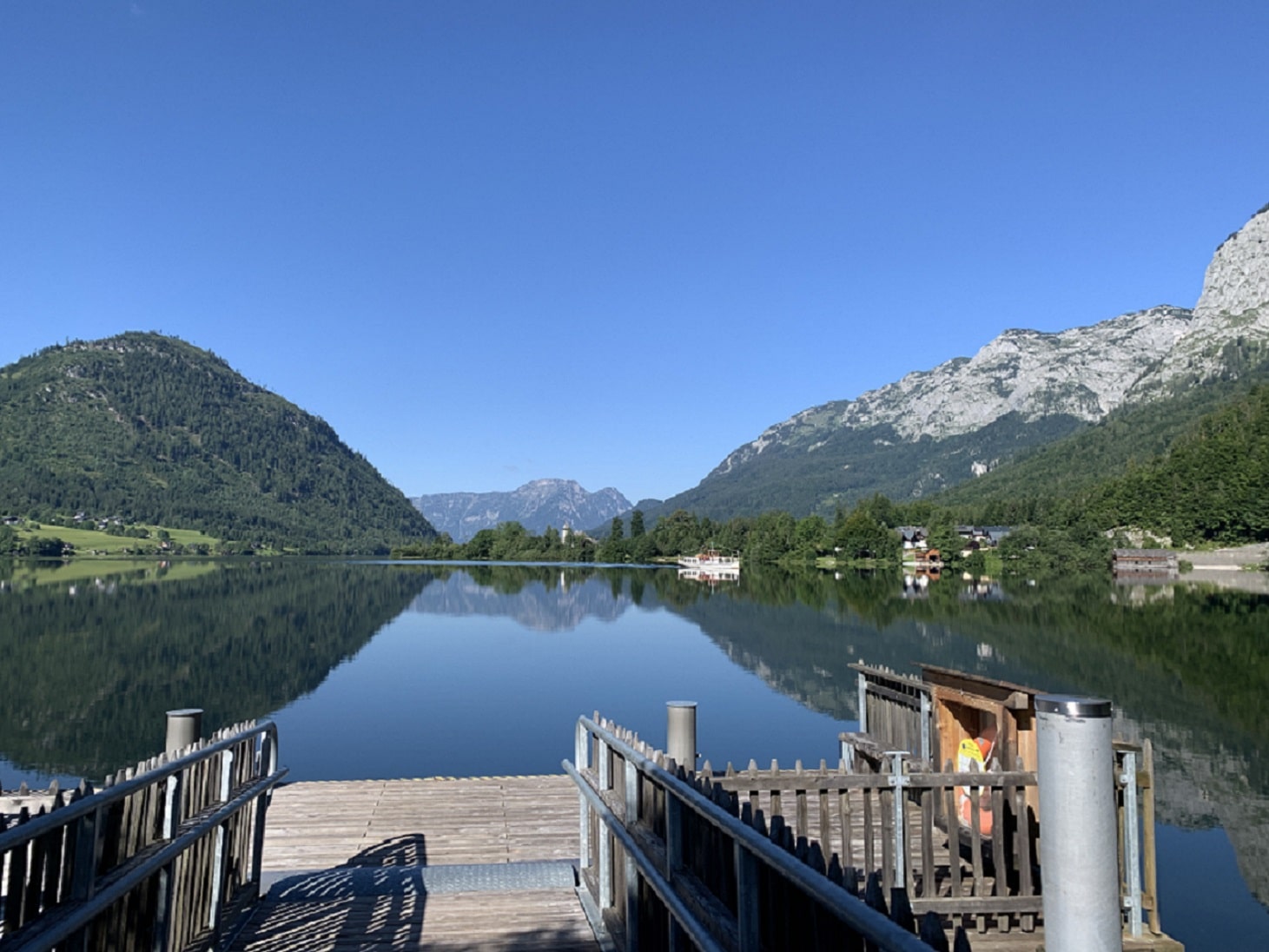 Bootsanlegesteg, Berge, See