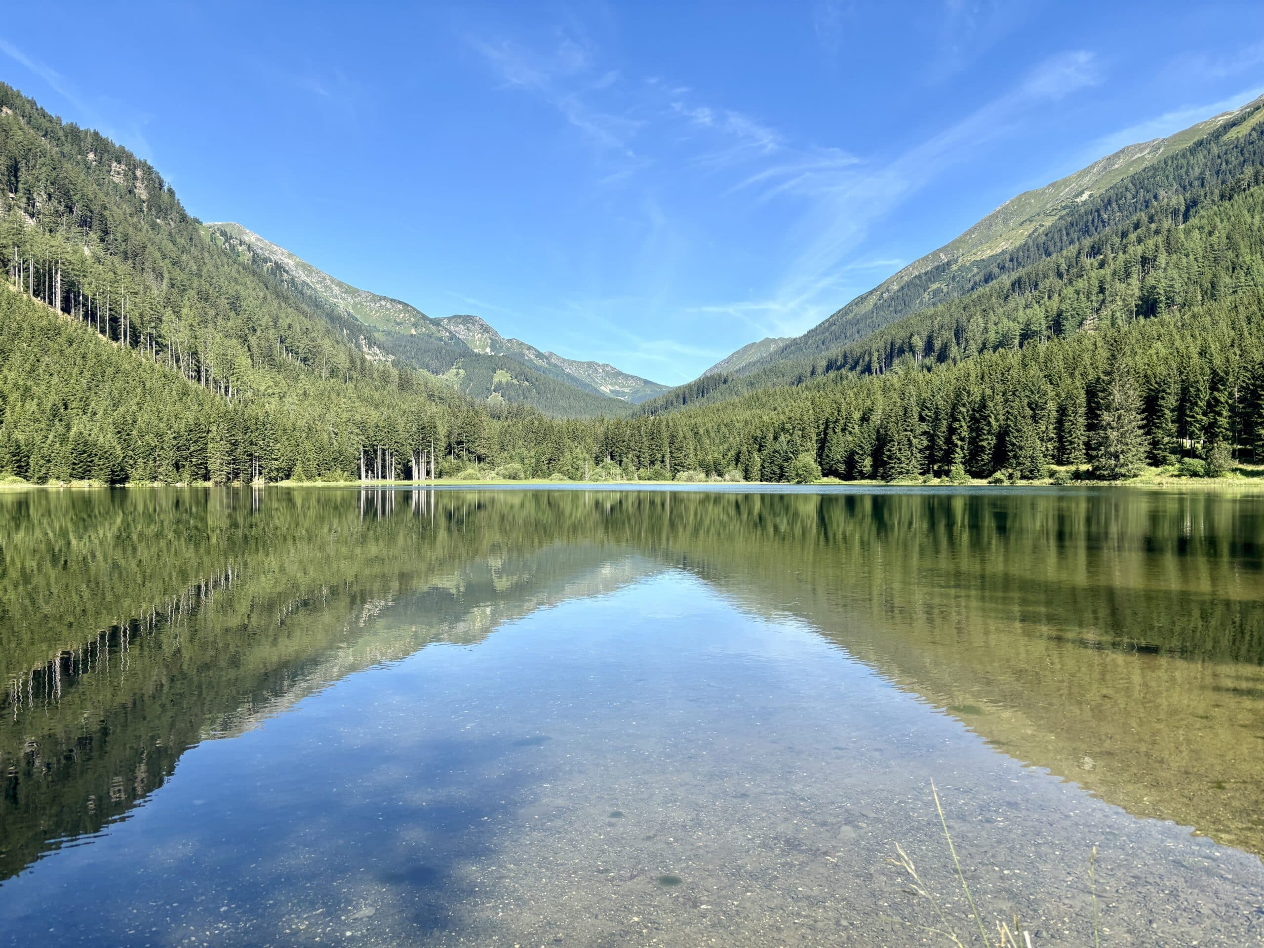 Glasklarer Bergsee