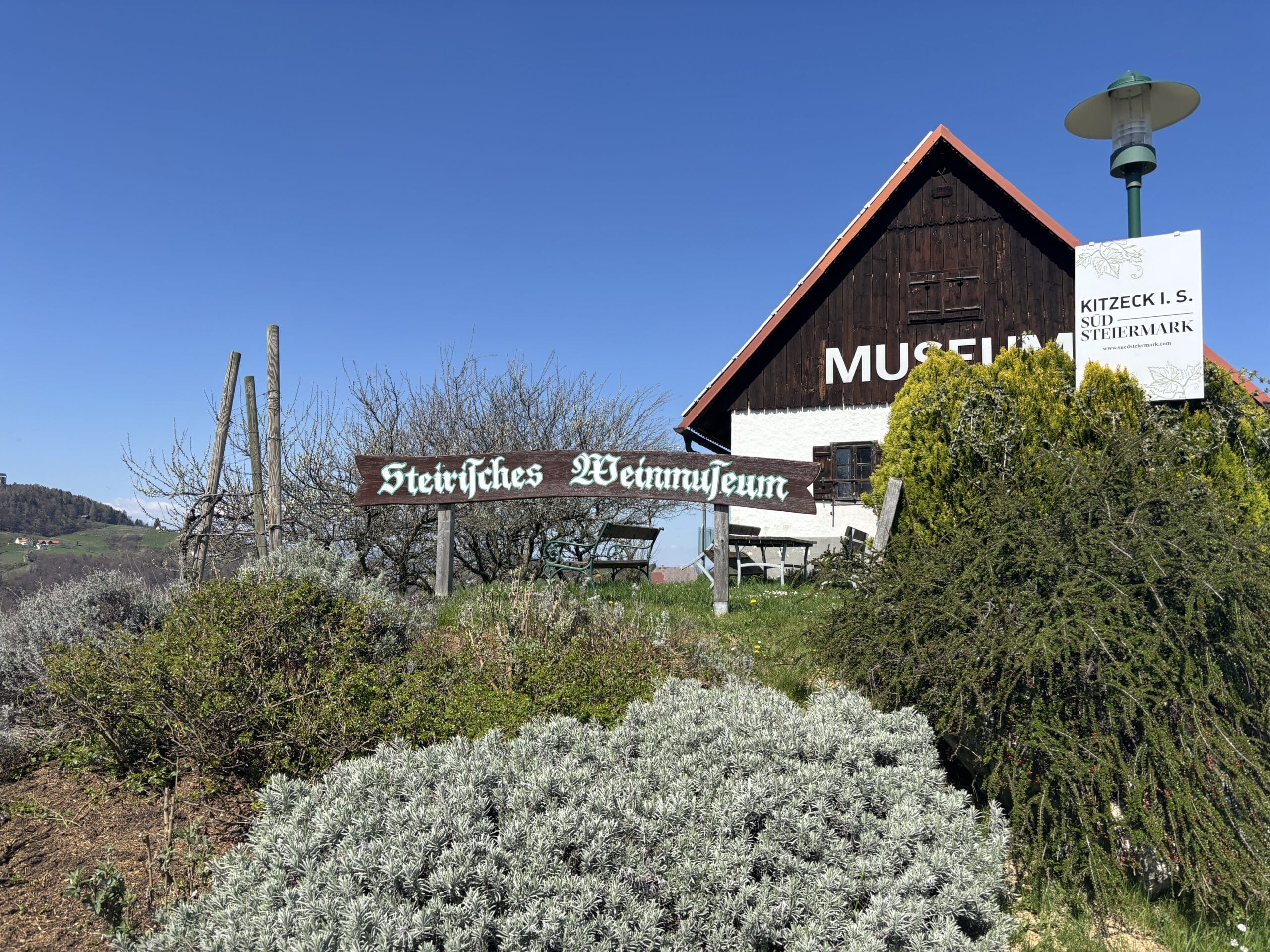 Weinmuseum Kitzeck Südsteiermark - Gebäude und Garten
