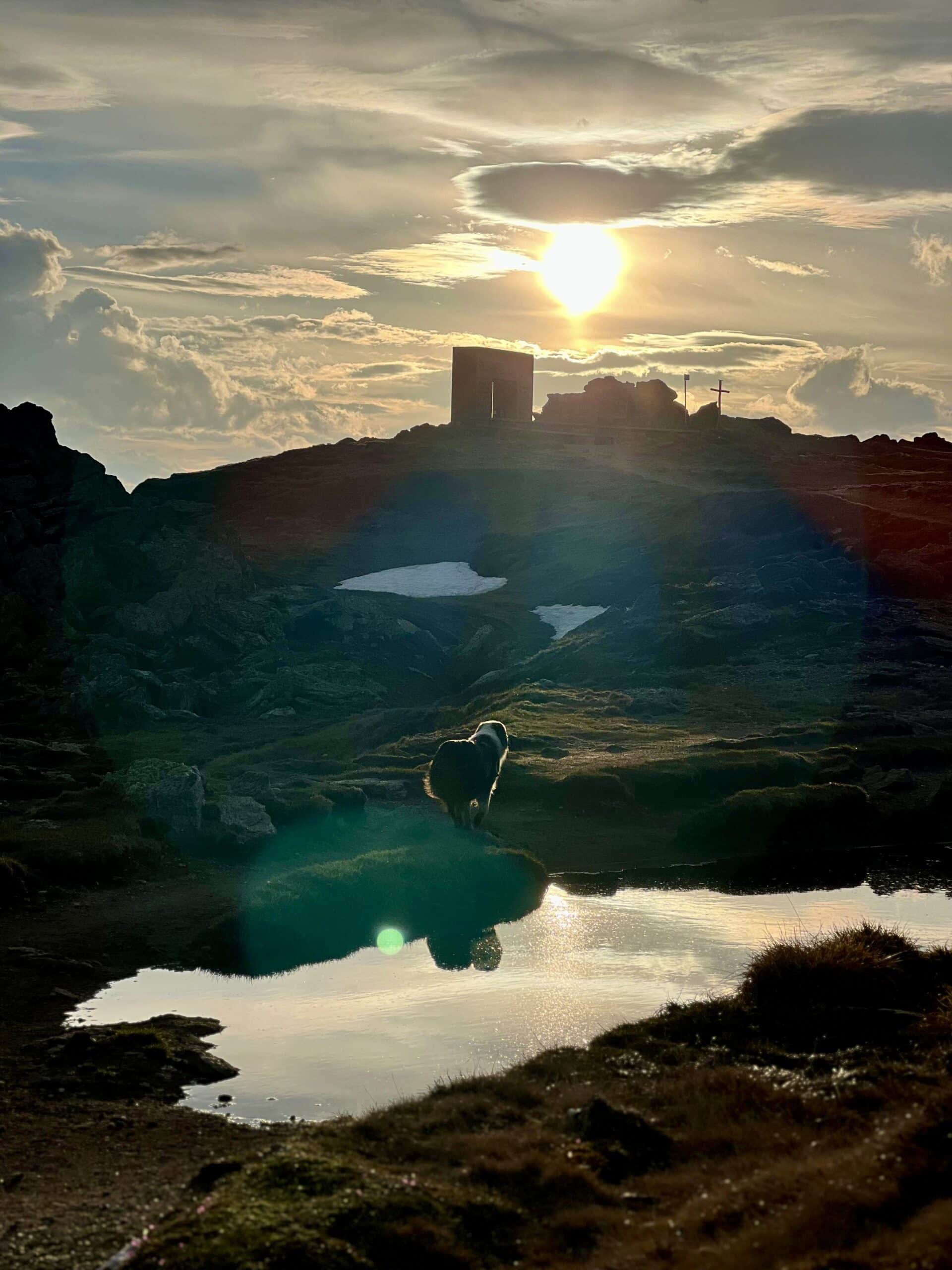 Sonnenuntergang am Berg, Granattor, Eisentor auf Berg