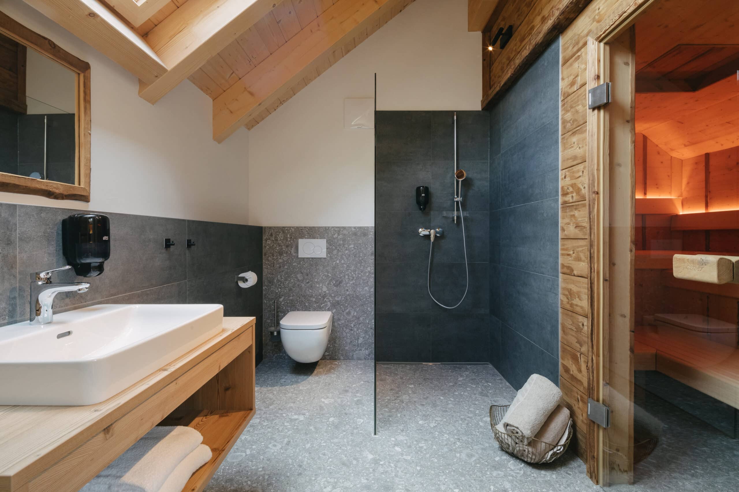 Apartment mit Hund in Weißenbach bei Haus im Ennstal; Badezimmer Sunapart