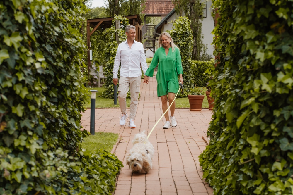 das Eisneberg, Urlaub mit Hund, Gäste spazieren mit Hund