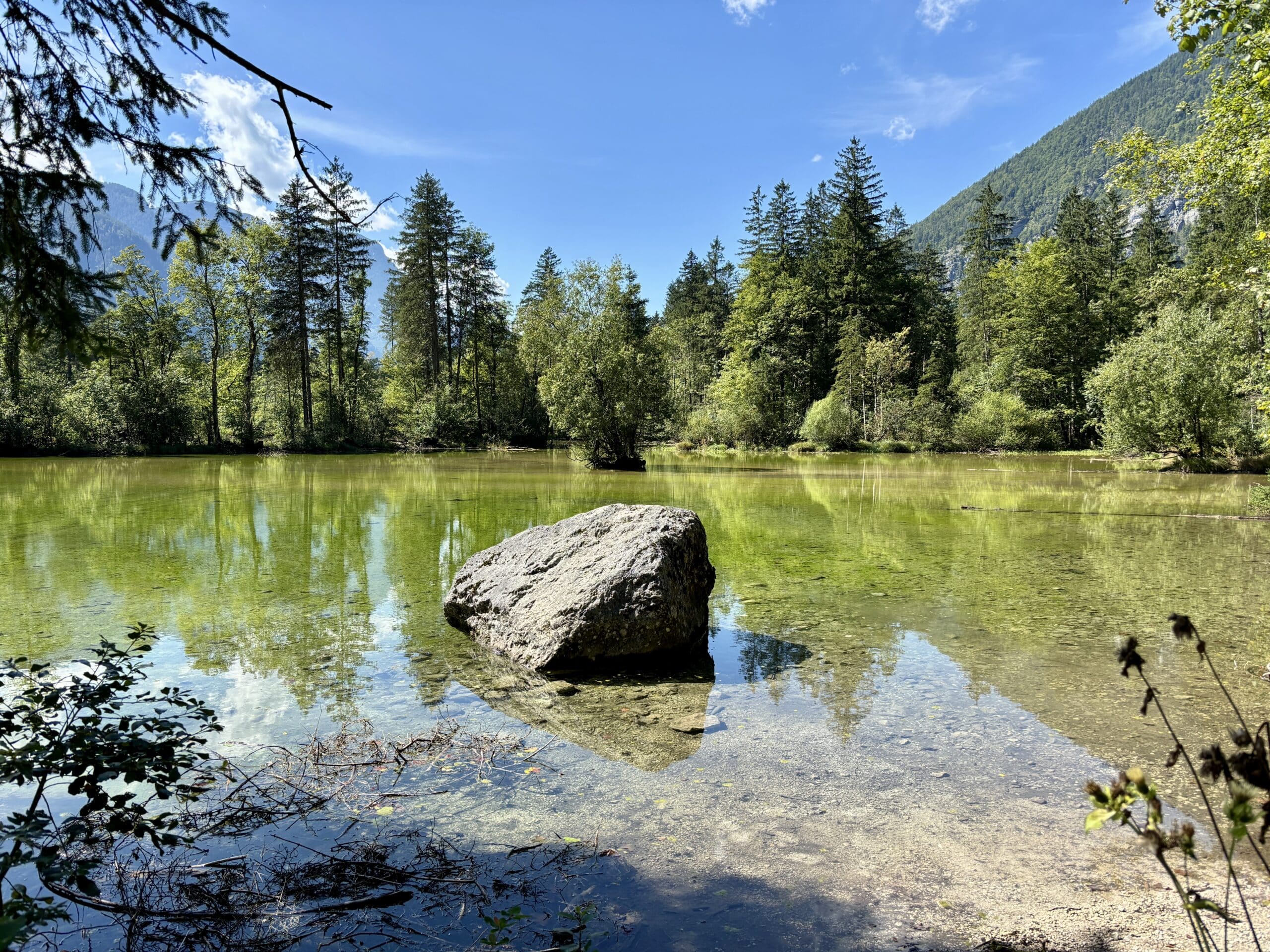 Koppenwinkellacke; Felsen im Wasser