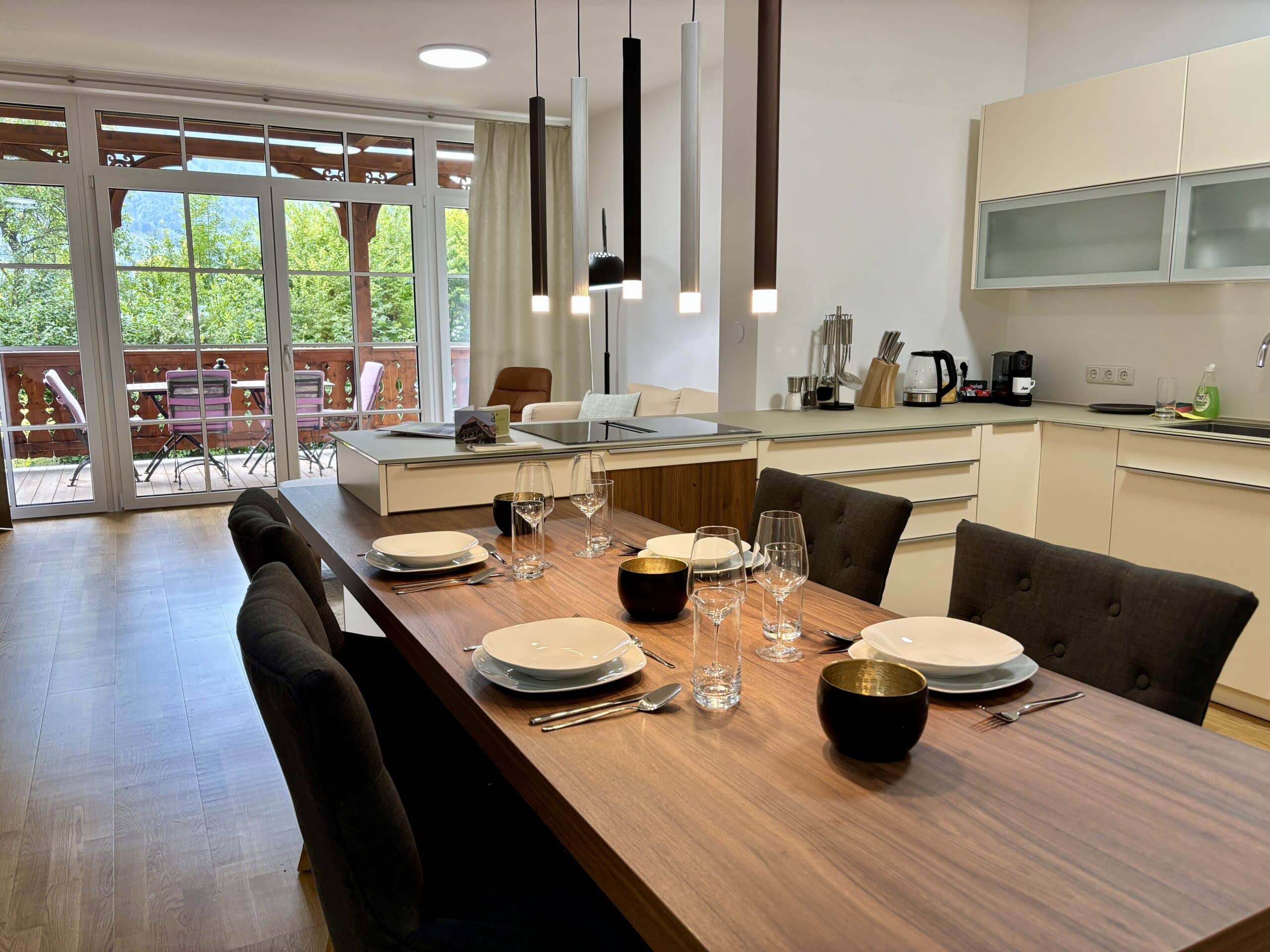 Esszimmer und Wohnzimmer Dachstein Residenz