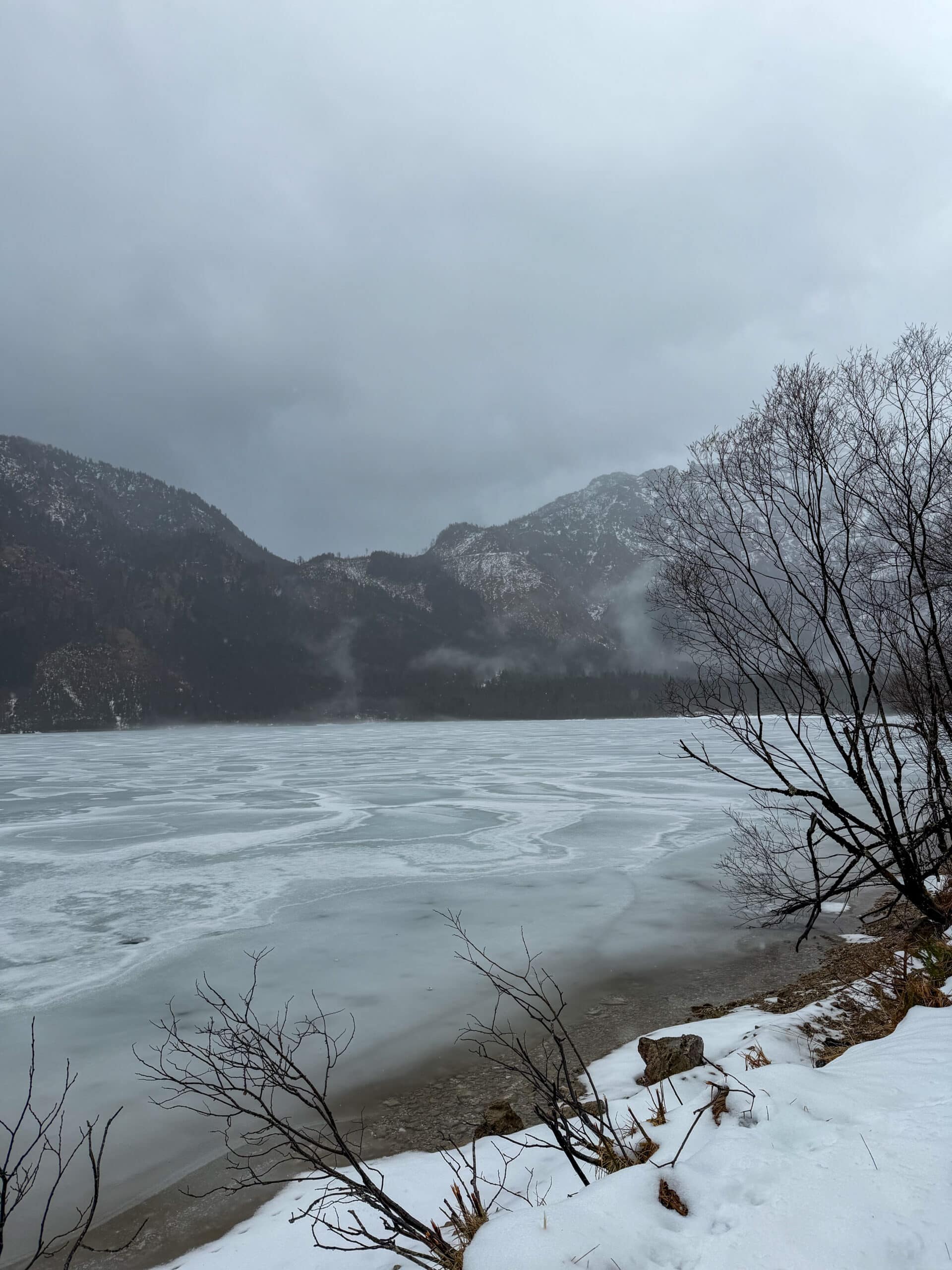 Offensee im Salzkammergut im Winter